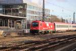1216 016 mit EC 88 aus Milano am 09.12.2011 in M�nchen Heimeranplatz