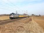 Die ES 64 U2-029 am 12.03.2011 mit einem Autowaggonzug in ...